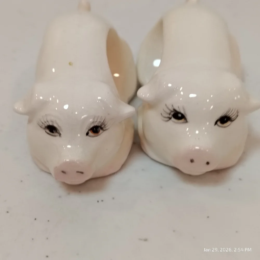 Ceramic Pig Napkin Ring Holders Set of 4 Country House Cottage Vintage WHITE